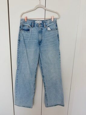 Aritzia High Rise Wide-Leg Light Wash Jeans